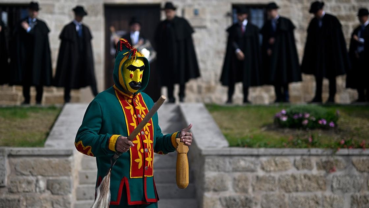 İspanya'nın İlginç Festivallerinden "El Colacho" Gerçekleştirildi