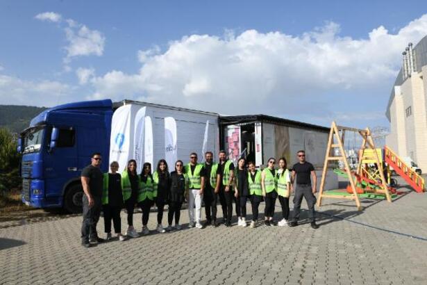 L'oreal'in Mobil Güzellik Servisleri Tırı Deprem Bölgesindeki Kadınlarla Buluştu