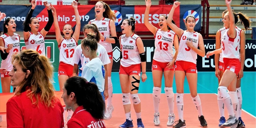 16 Yaş Altı Kız Voleybol Milli Takımı Avrupa Şampiyonu