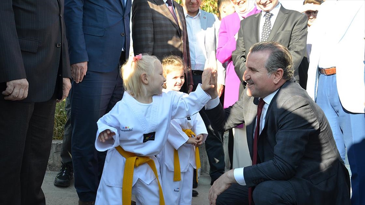 Bakan Osman Aşkın Bak, Öğrencileri Gsb Spor Okulları'na Davet Etti