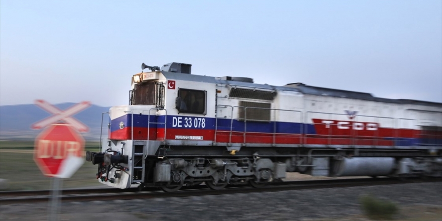 Türkiye İle Gürcistan Arasındaki İlk İhracat Treni Yarın Hareket Edecek