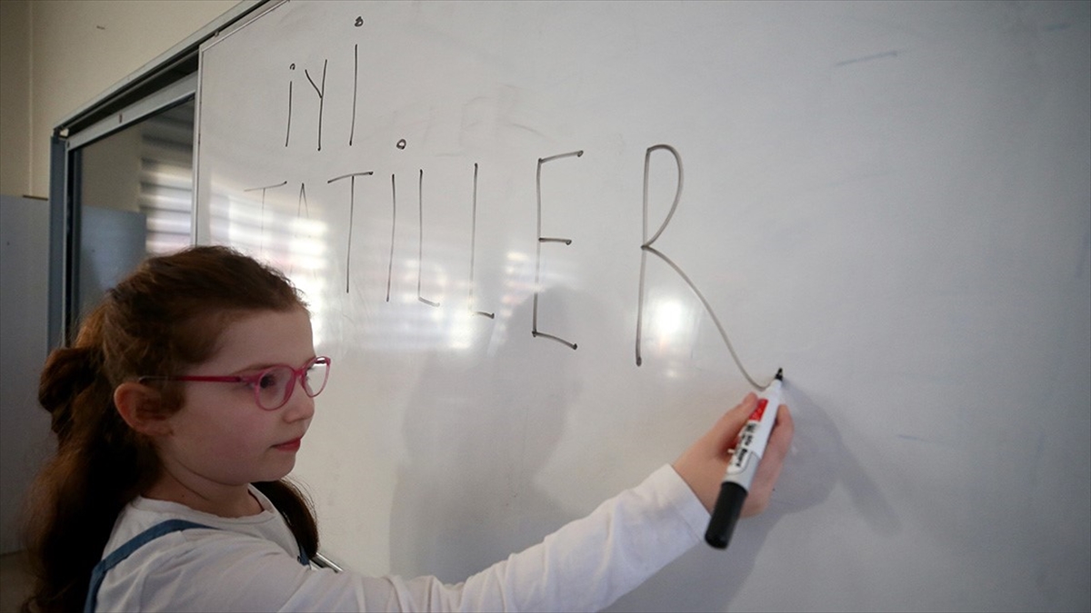 Okullarda Yarın "karne Zili" Çalacak