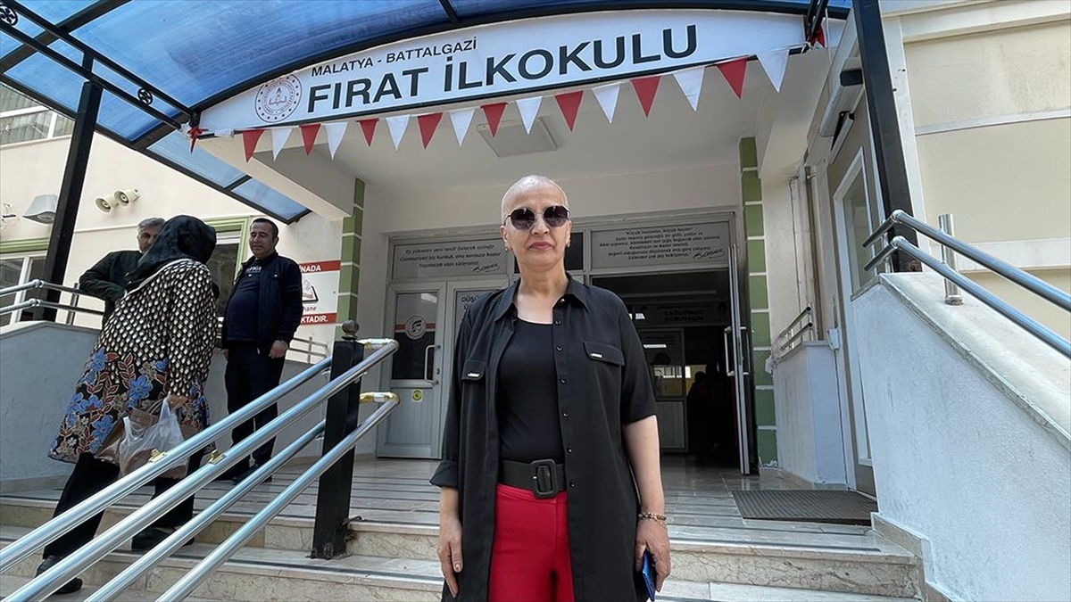 Kanser Hastası Okul Müdürü Öğrencileriyle Moral Buluyor