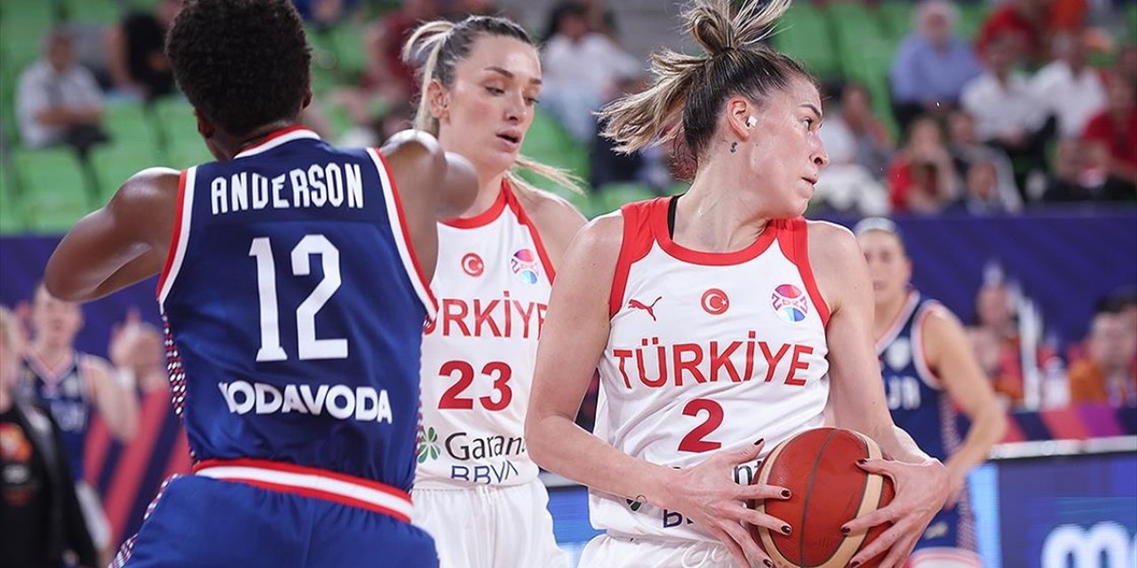 A Milli Kadın Basketbol Takımı, 2023 Avrupa Şampiyonası D Grubu İlk Maçında Sırbistan'a Yenildi