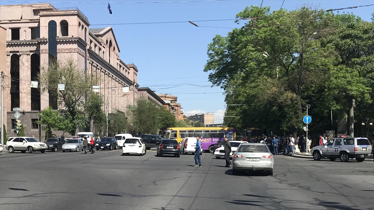 Ermenistan'da Kadınların "gönüllü Askerlik" Yapmasına Dair Kanun Mecliste Onaylandı