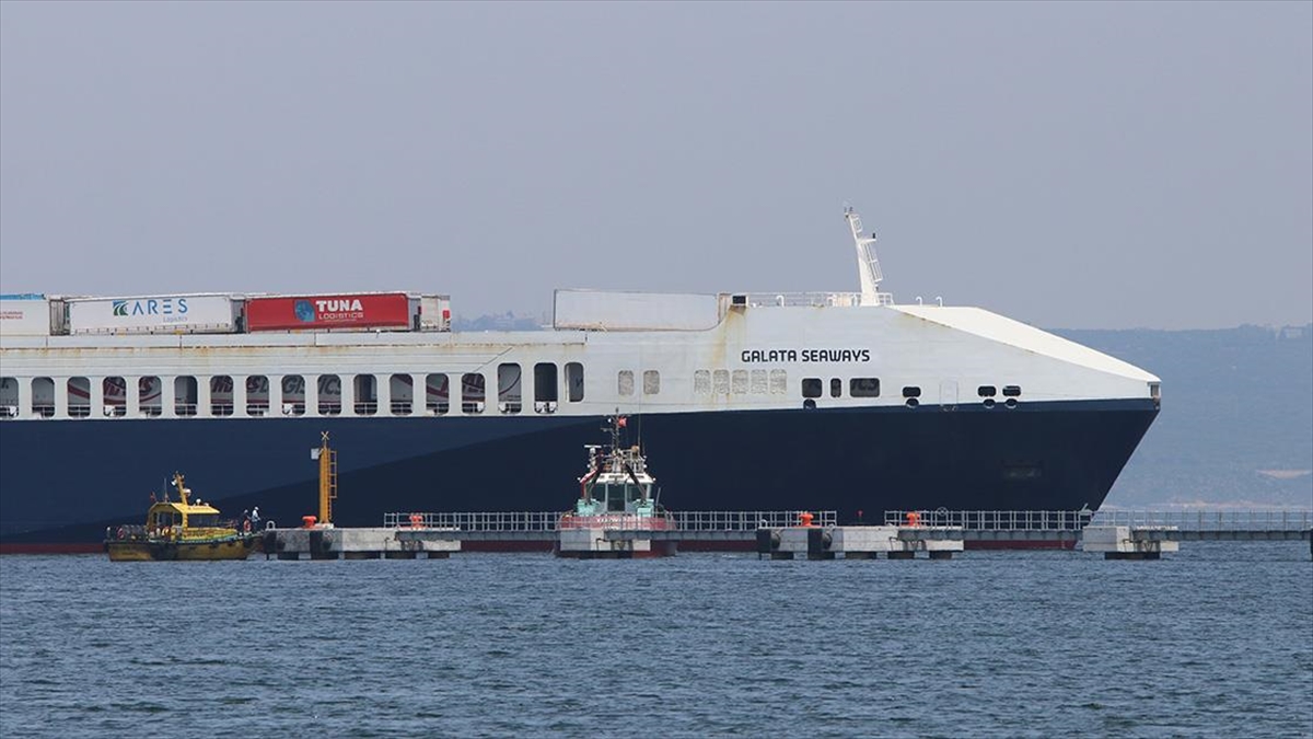 Düzensiz Göçmenlerin Alıkoyma Girişimi Üzerine Operasyonla Kurtarılan Türk Kargo Gemisi Yalova'ya Ulaştı