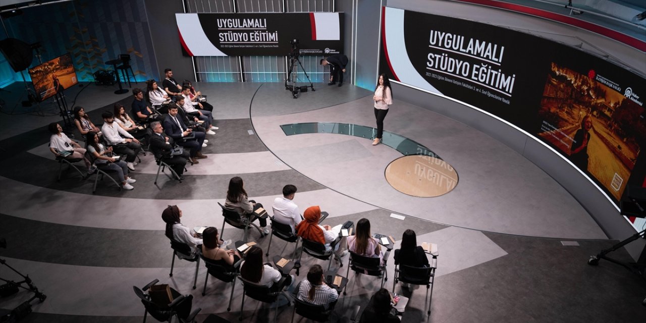 Üniversite Öğrencilerine "uygulamalı Stüdyo Eğitimi"
