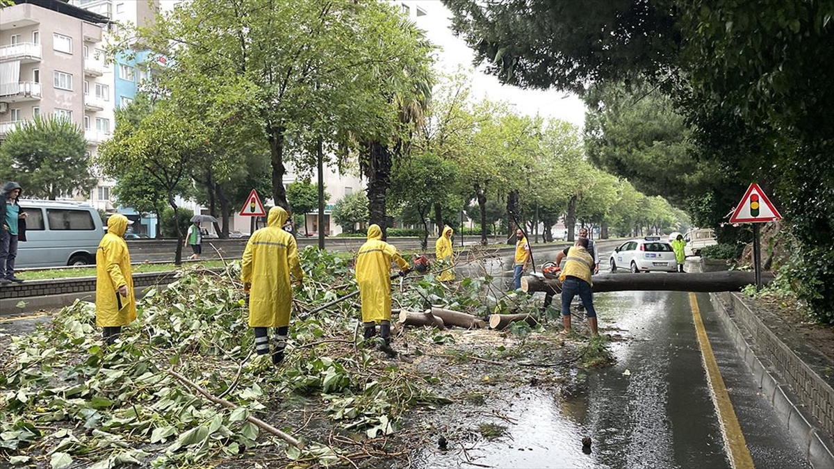 Aydın'da Sağanak Hayatı Olumsuz Etkiledi