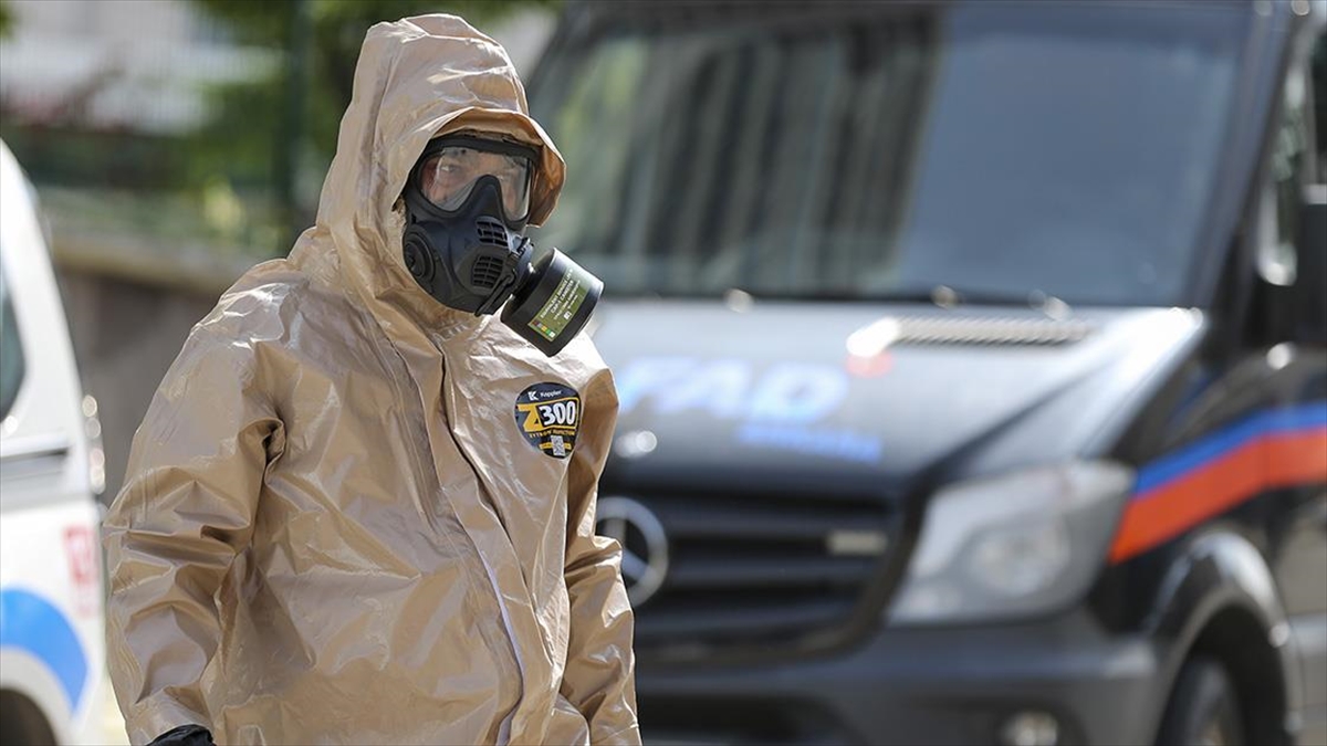 Keçiören'de Zehirlenme Olayının Meydana Geldiği Apartmanda Kbrn Ekipleri Çalışma Yaptı