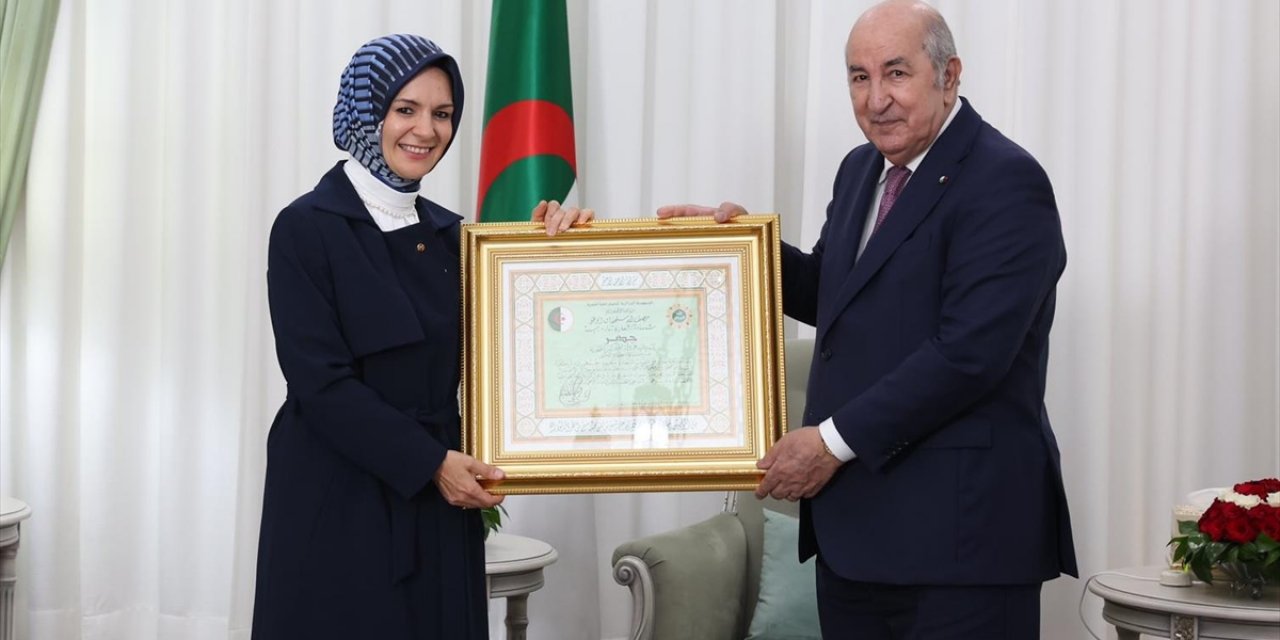 Aile Ve Sosyal Hizmetler Bakanı Göktaş’a "Cezayir Ulusal Liyakat Nişanı" Verildi