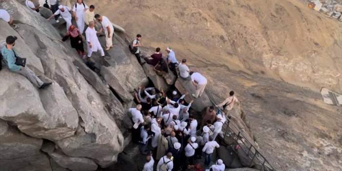 Hacı Adaylarının İlk Vahyin Geldiği Hira Mağarası'na Ziyaretleri Sürüyor
