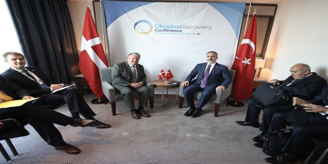 Dünya kritik görüşmeyi mercek altına alırken Bakan Fidan'ın bir özelliğine dikkat çekti