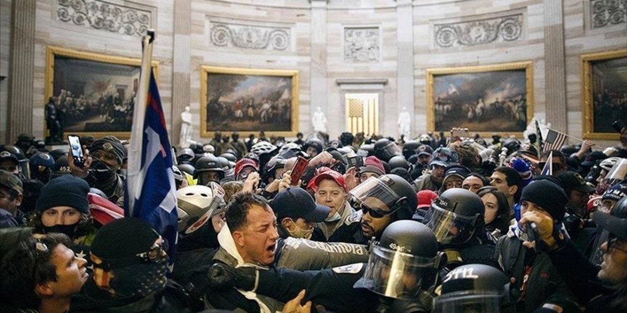 Abd'de Kongre Baskınında Polisi Şok Tabancasıyla Vuran Kişiye 12 Yıl 7 Ay Hapis Cezası