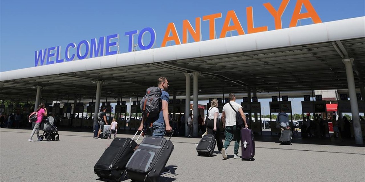 Antalya, Geçen Yıla Göre Artan Turist Sayısıyla 16 Milyon Hedefine İlerliyor