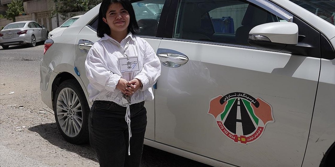 Iraklı "cüce" Kız 5 Yıllık Mücadelenin Ardından Ehliyet Alabildi