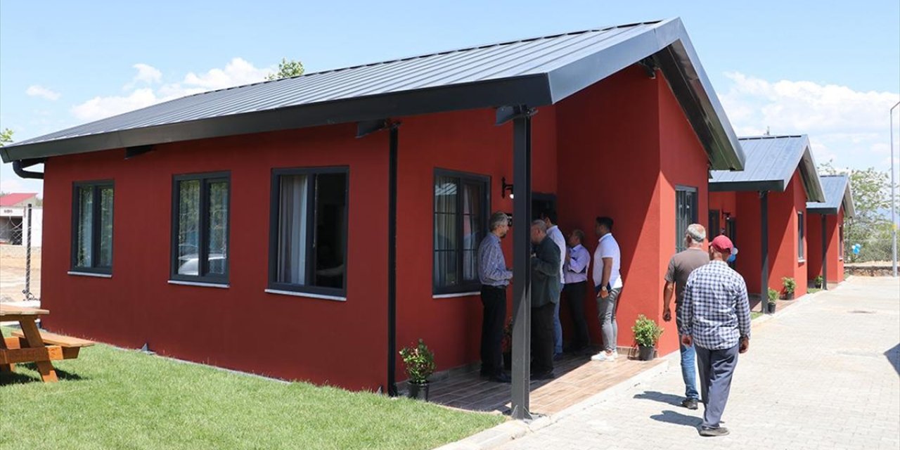 Gaziantep'in İslahiye İlçesinde Tamamlanan 13 Kalıcı Konut Teslim Edildi