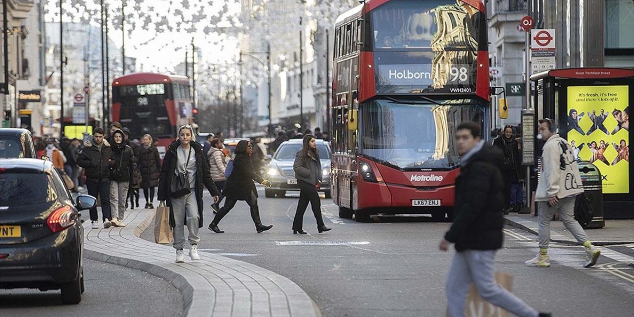 İngiltere'nin Enflasyonla İmtihanı Son 15 Yılın En Yüksek Faizine Rağmen Sürüyor