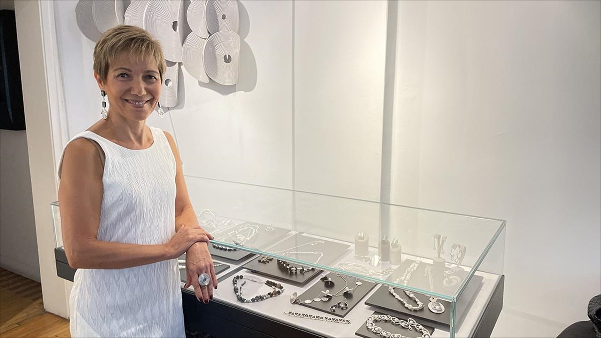 Tasarımcı Semra Ecer'in Heykel Ve Takı Çalışmaları Teşvikiye'de Sergileniyor