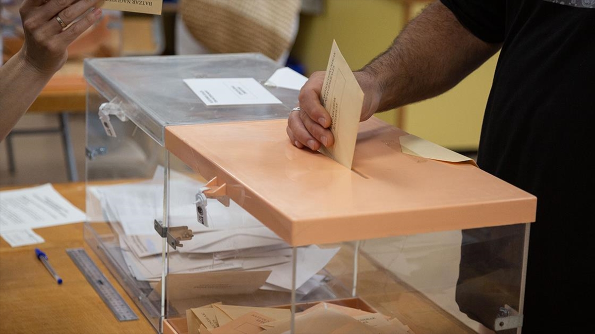 İspanya, Aşırı Sağın Gölgesinde Bir Ay Sonra Sandığa Gidiyor