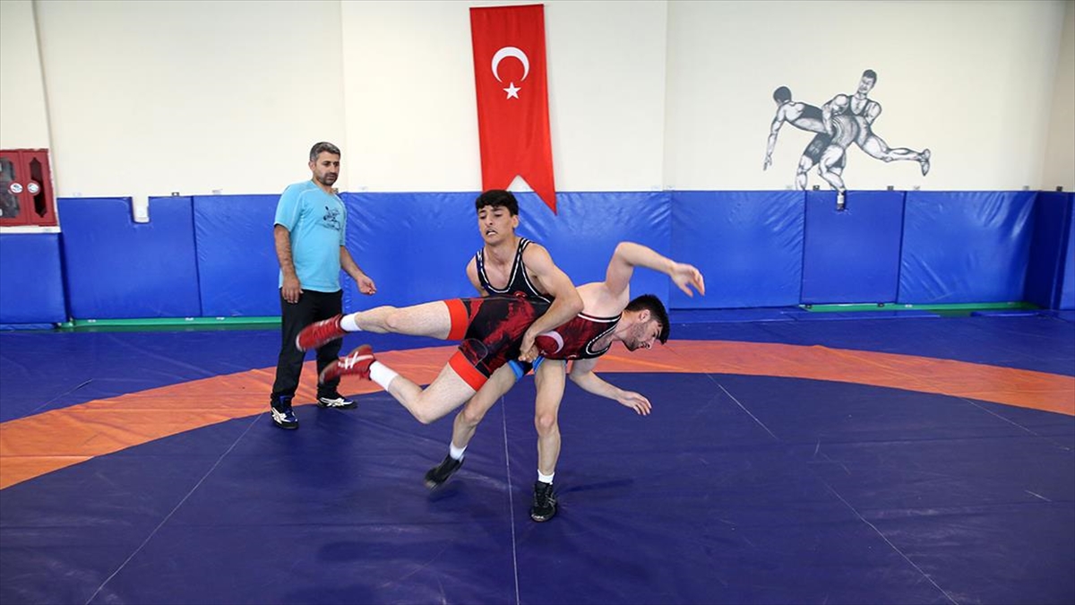 Muşlu Güreşçi, Dünya Şampiyonluğu Hedefiyle Günde 6 Saat Antrenman Yapıyor