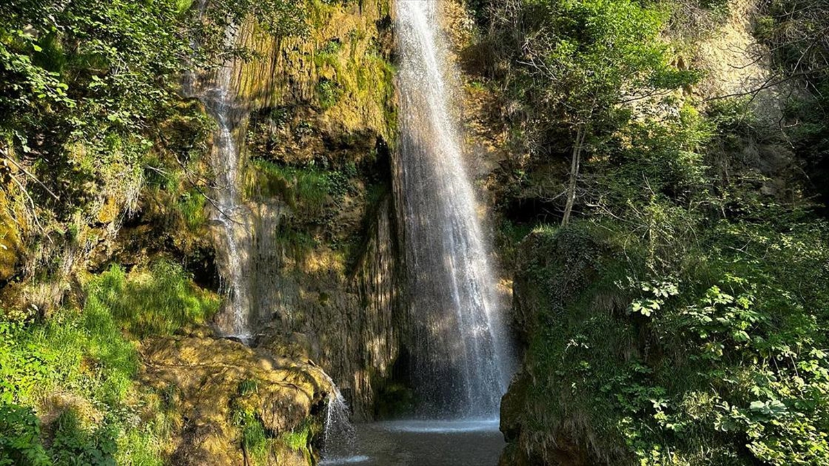 Tokat'ta 24 Metreden Dökülen Ocaklı Şelalesi Yaz Sıcağında Serinletiyor