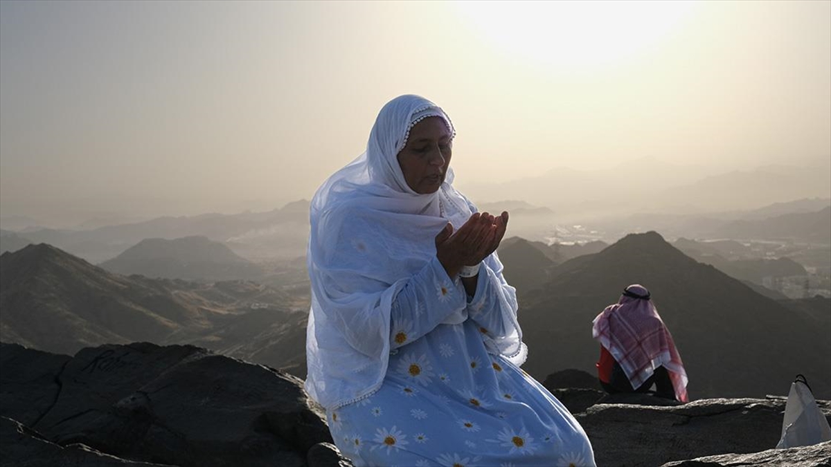 Türk Hacı Adaylarının Yüzde 54'ünü Kadınlar Oluşturuyor