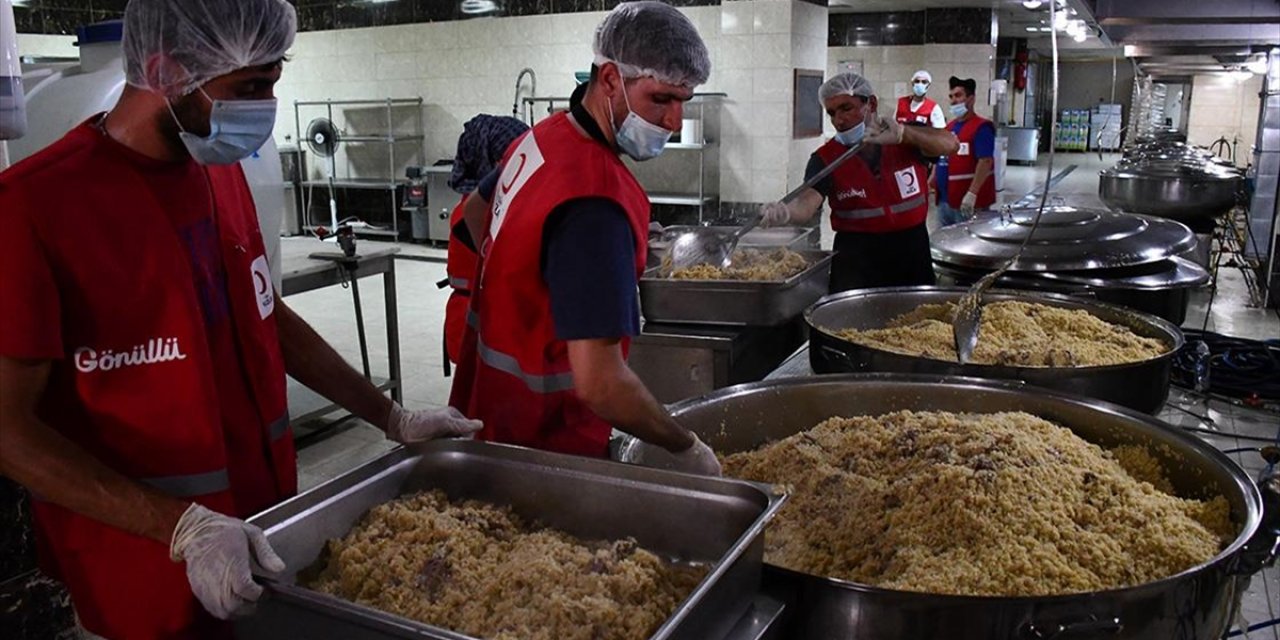 Türk Kızılay, Deprem Bölgesindeki Yardımlarını Sürüyor