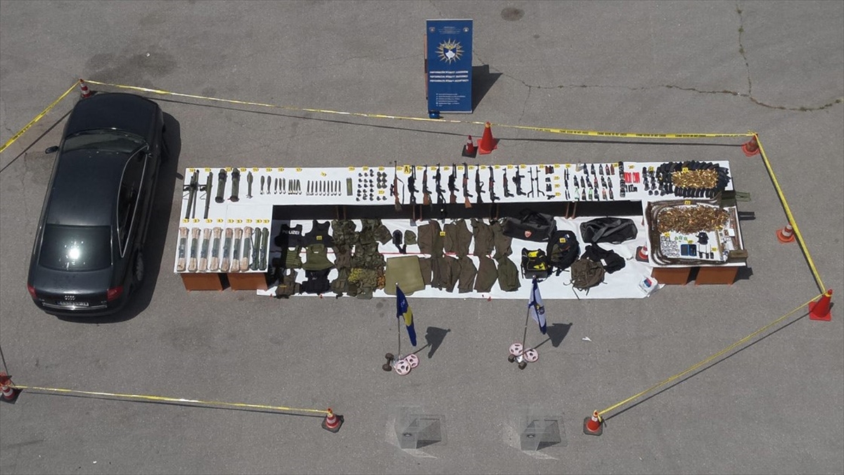 Kosova'nın Kuzeyinde Çok Sayıda Silah Ve Mühimmat Ele Geçirildi