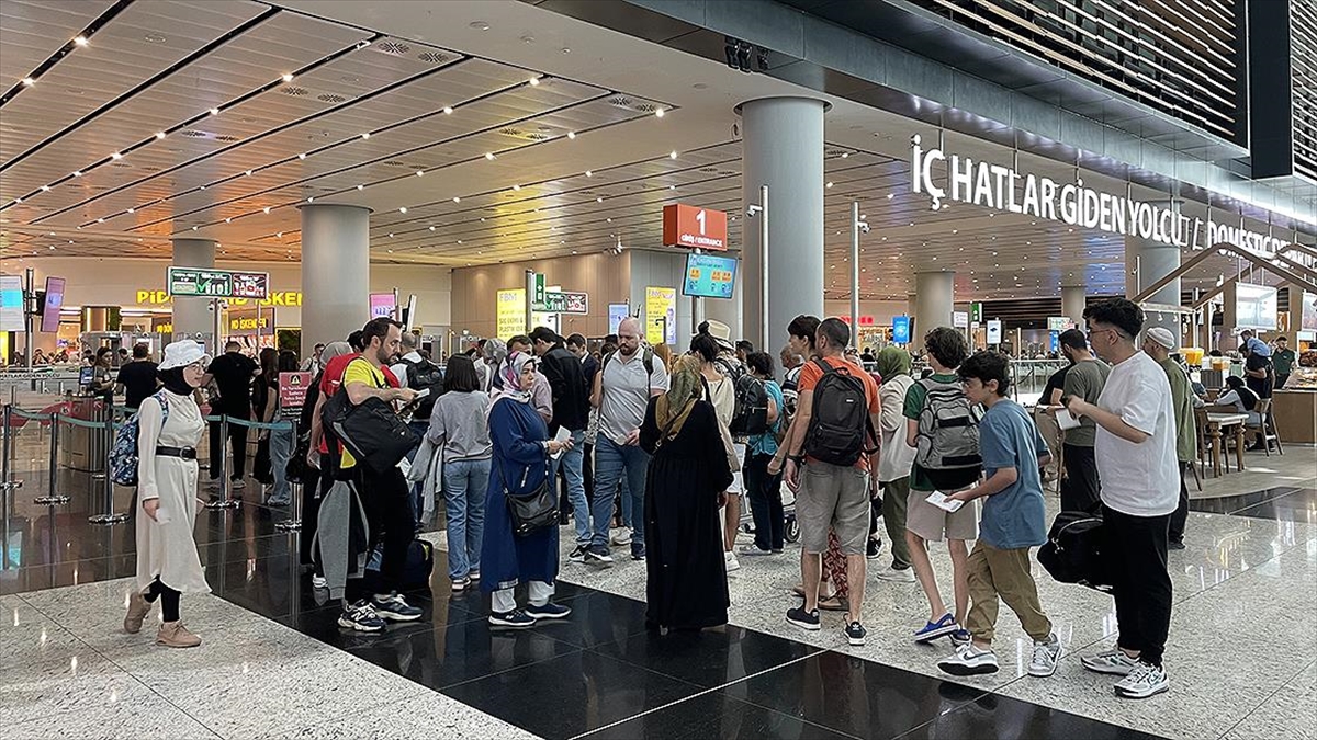 İstanbul Havalimanı'nda Kurban Bayramı Tatili Yoğunluğu Sürüyor