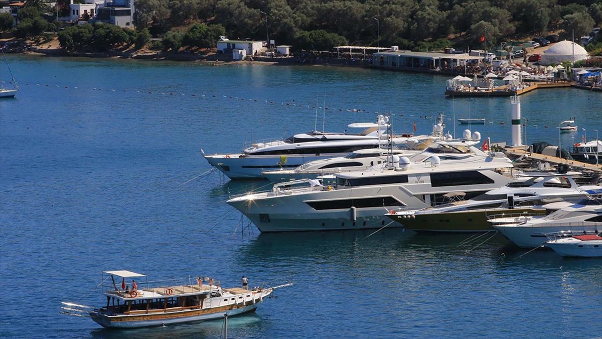 Bodrum'da Koylar Milyon Dolarlık Yatları Ağırlıyor