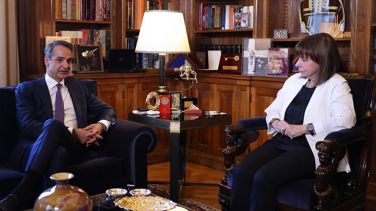 Yunanistan'da Kiryakos Miçotakis, Hükümeti Kurma Görevini Aldı