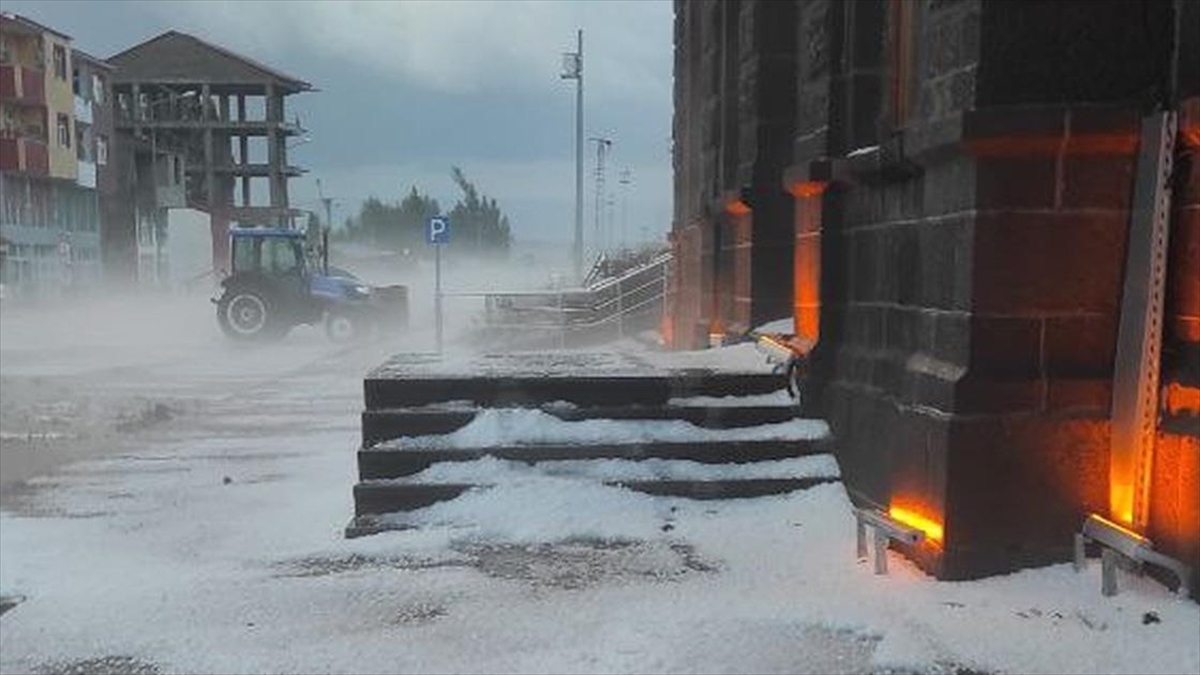 Kars'ta Dolu Ve Sağanak Etkili Oldu