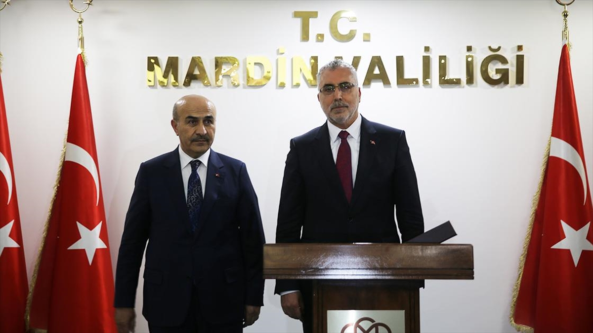 Bakan Işıkhan: İstikbalimizi Daha Güzel Günlere, Bayrağımızı Daha Yükseğe Birlikte Taşıyacağız