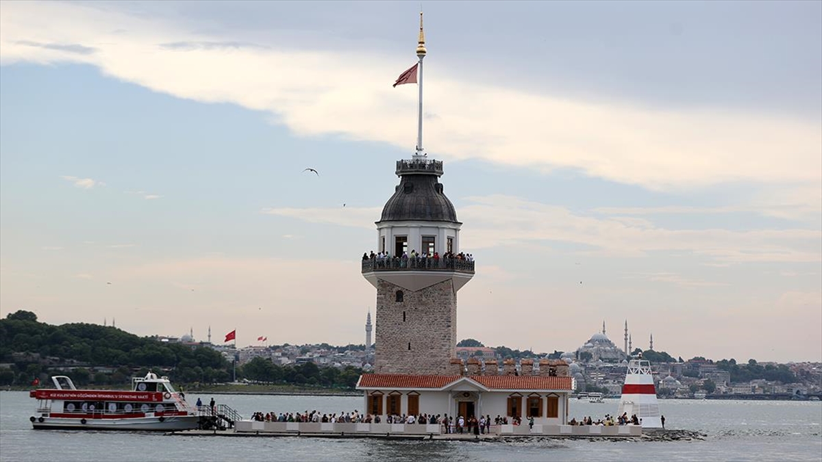 İstanbullular Millet Bahçeleri Ve Sahillere Akın Etti