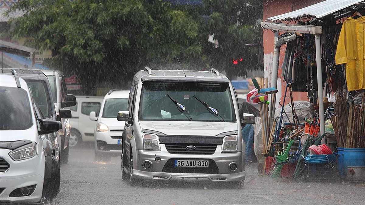 Kars'ta Sağanak Ve Dolu Etkili Oldu