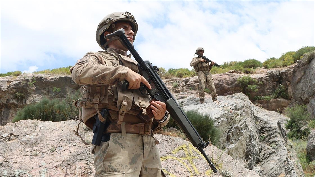 Denizli'de Komandolar Ormanlarda Yangın Devriyesinde