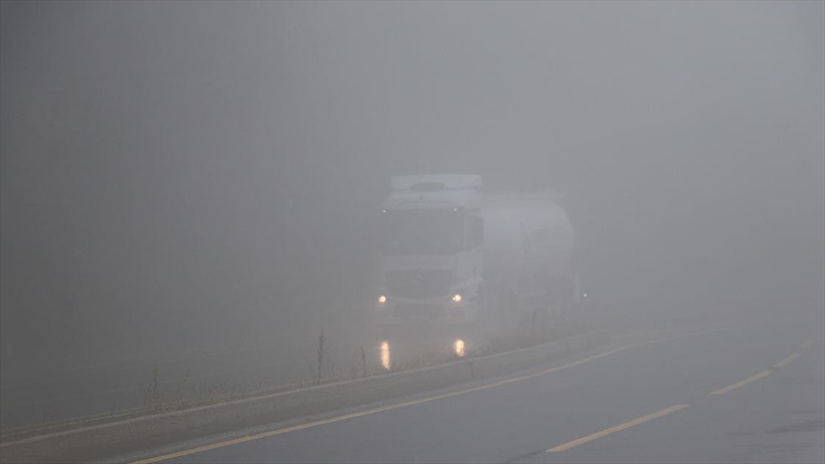 Bolu Dağı'nda Sağanak Ve Sis Nedeniyle Görüş Mesafesi 30 Metreye Kadar Düştü