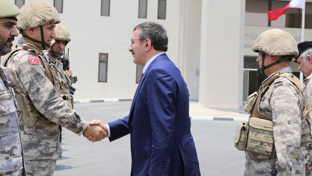 Cumhurbaşkanı Yardımcısı Yılmaz, Katar'da Görevli Mehmetçik İle Bir Araya Geldi