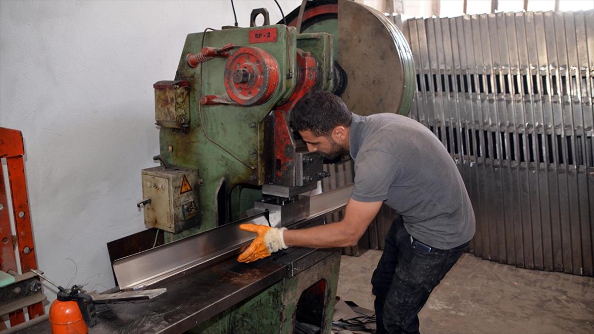 Muşlu Kuzenler Ürettikleri Çelik Kapıları Yurt Dışına Gönderiyor