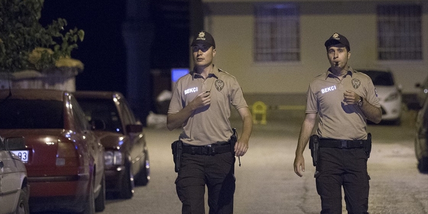 Bekçiler Mahalleye Güven Verdi