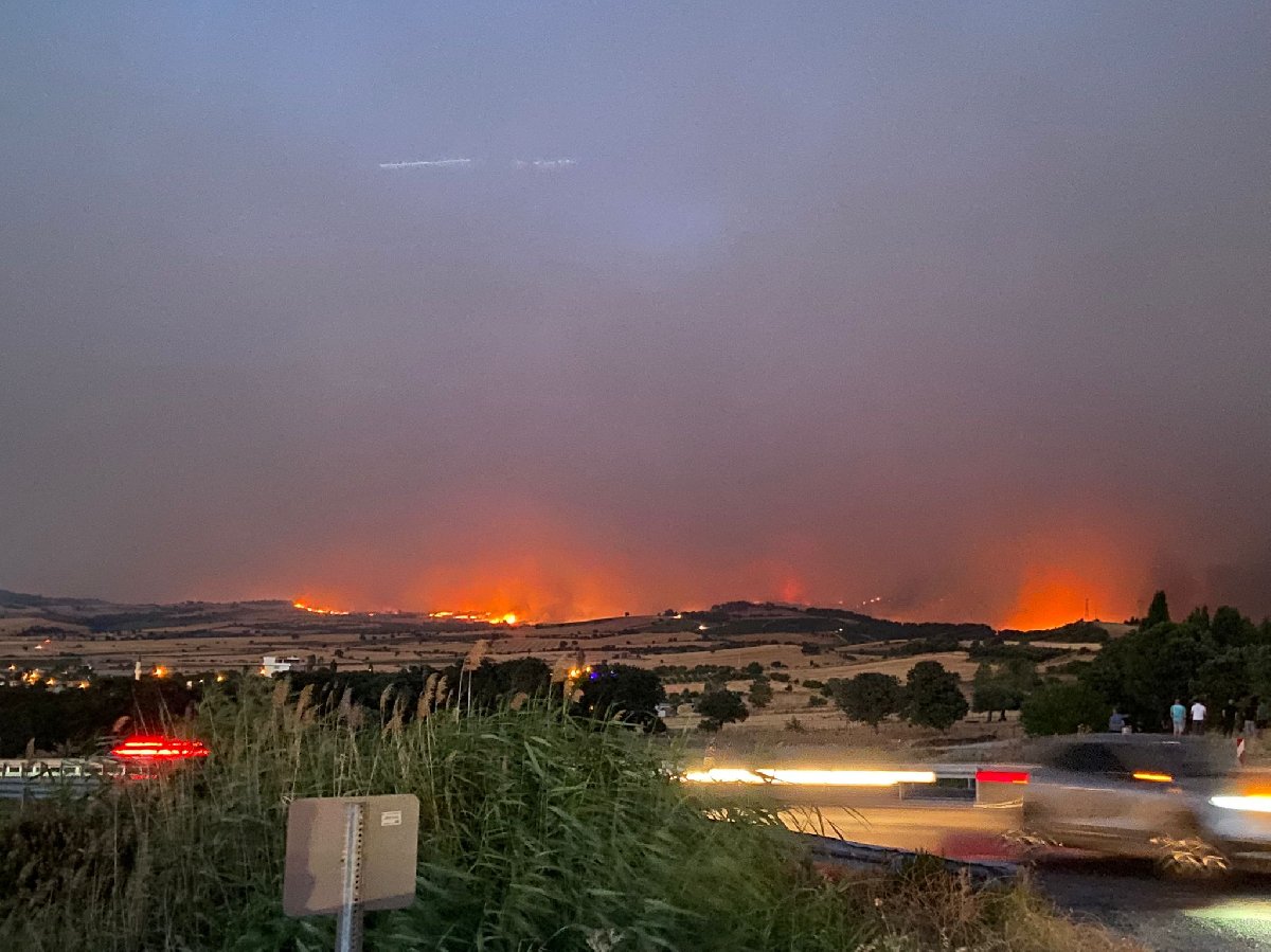 Çanakkale’deki yangın büyüyor: Birçok köy boşaltılıyor