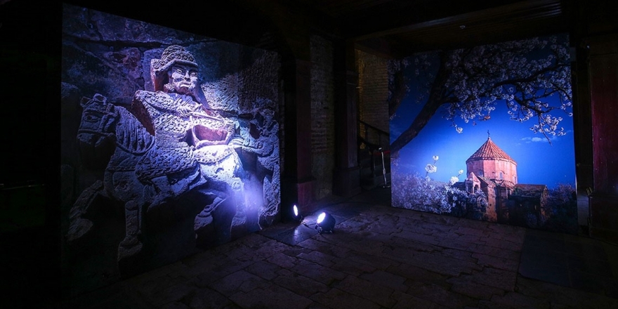 Akdamar Kutsal Haç Kilisesi Fotoğraf Sergisi Açıldı