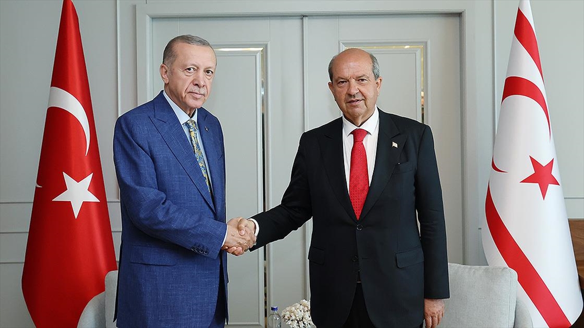 Erdoğan, KKTC Cumhurbaşkanı Tatar İle Baş Başa Görüştü