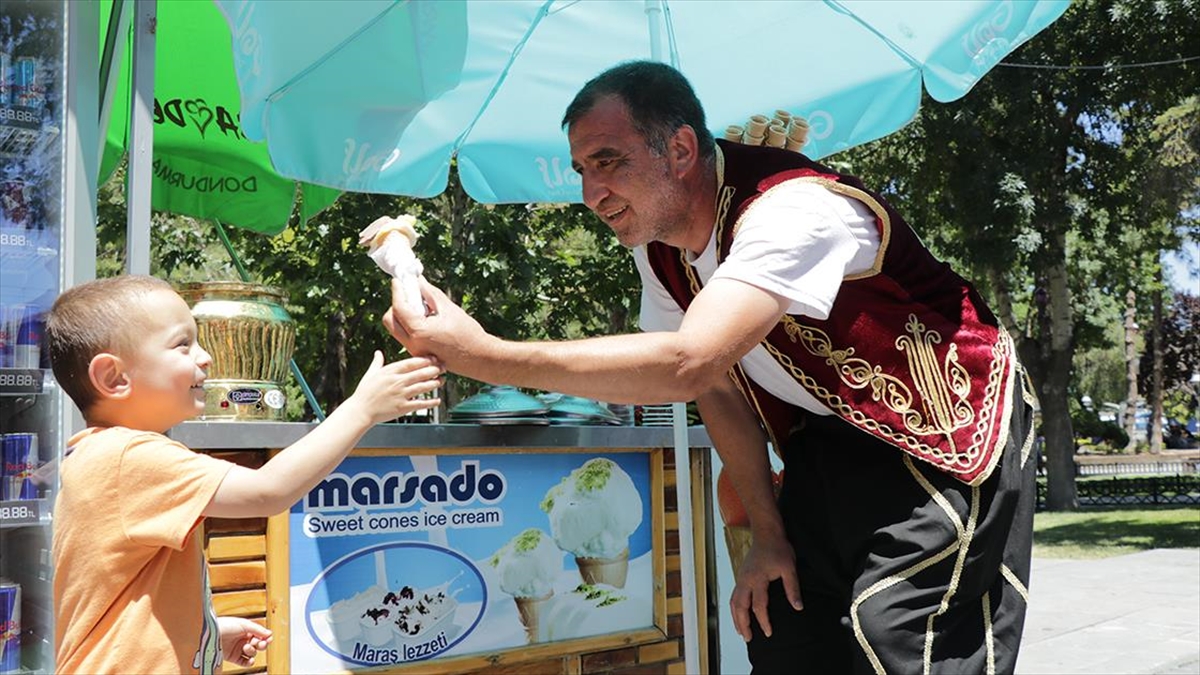 Kahramanmaraşlı Depremzede Dondurma Tezgahını Kayseri'ye Taşıdı