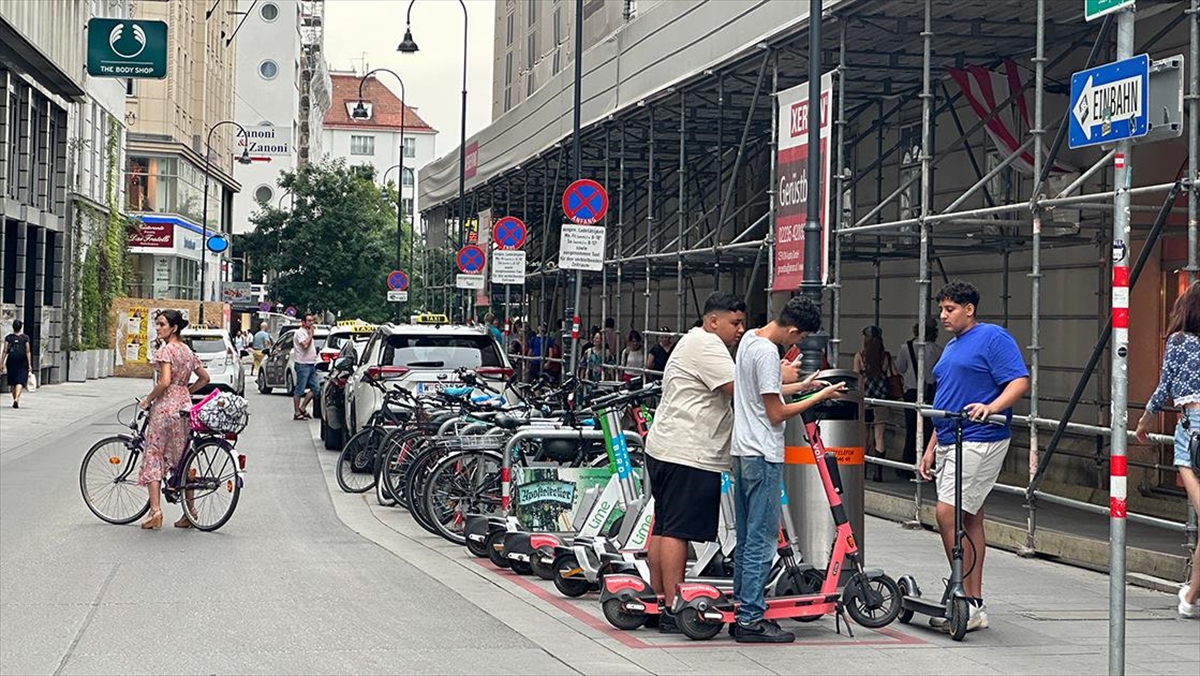 Avusturya'da Elektrikli Skuter Kullanıcıları İçin "kask Zorunluluğu" Önerisi Tartışmalara Yol Açtı