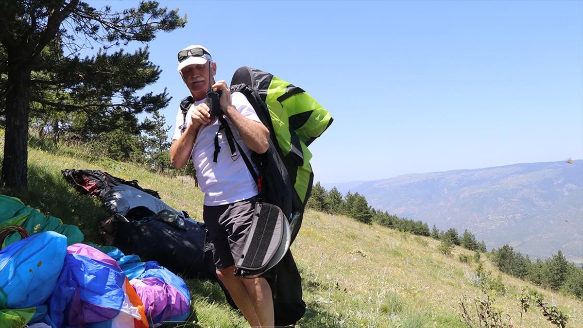 Samsunlu 63 Yaşındaki Yamaç Paraşütçüsü 14 Yıldır Gökyüzünde Süzülüyor