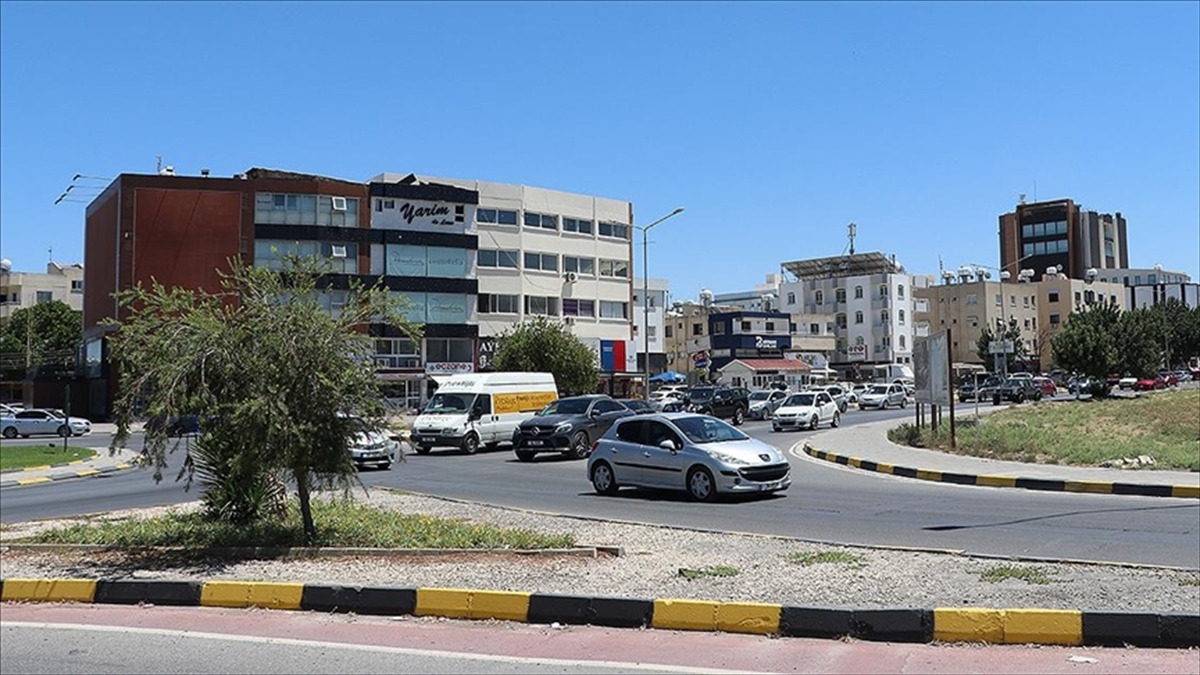 Kktc'de Sıcaklar Nedeniyle Belirli Saatlerde Dışarıda Çalışma Yasağı Uzatıldı