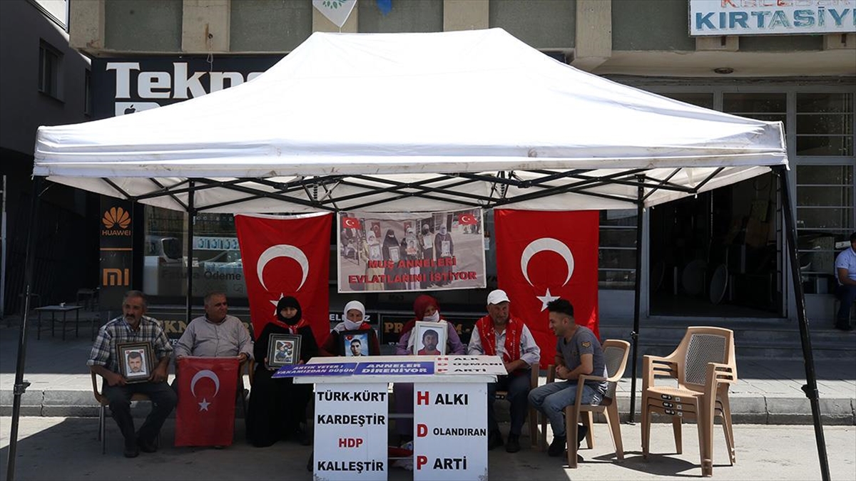 Muşlu Aileler Çocukları İçin Yine HDP Önünde