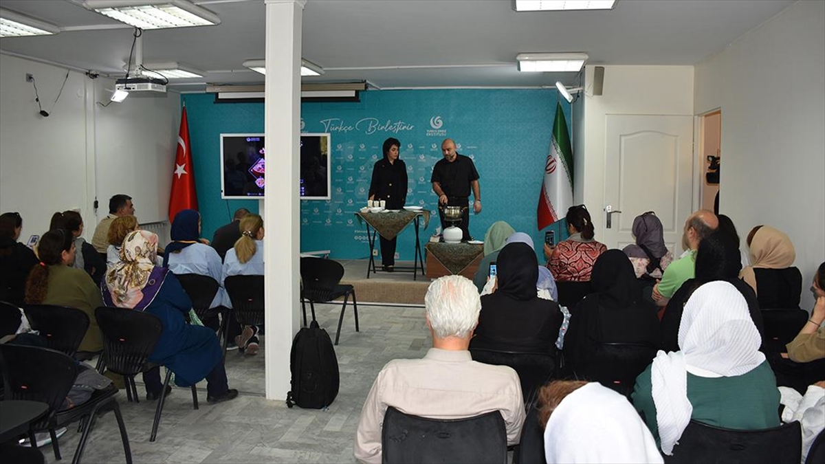 İranlılar, Yunus Emre Enstitüsünün Etkinliğinde Türkiye'nin Aşure Kültürüyle Tanıştı