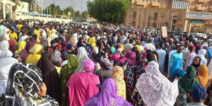 Nijer'de Halk Darbeye Karşı Sokağa İndi